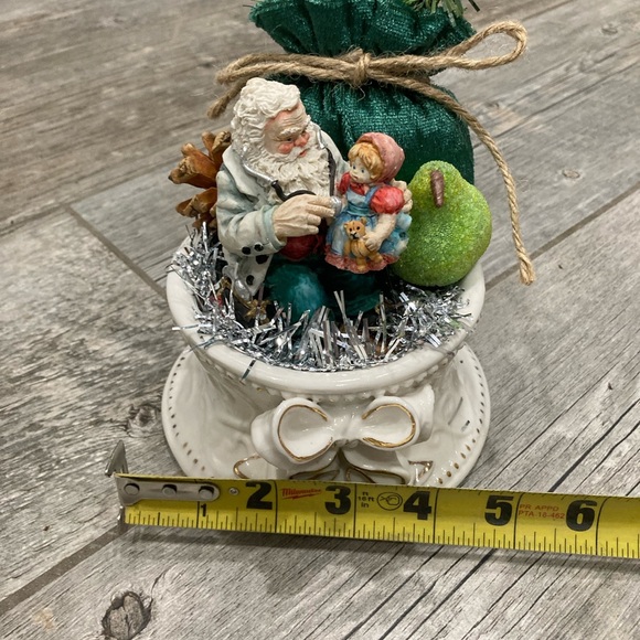 Santa and girl Christmas assemblage - Picture 11 of 13